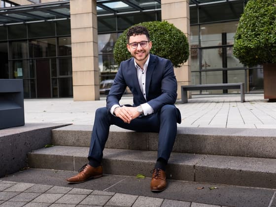 Vertriebsberater vor der R+V Generalagentur Stefan Mann